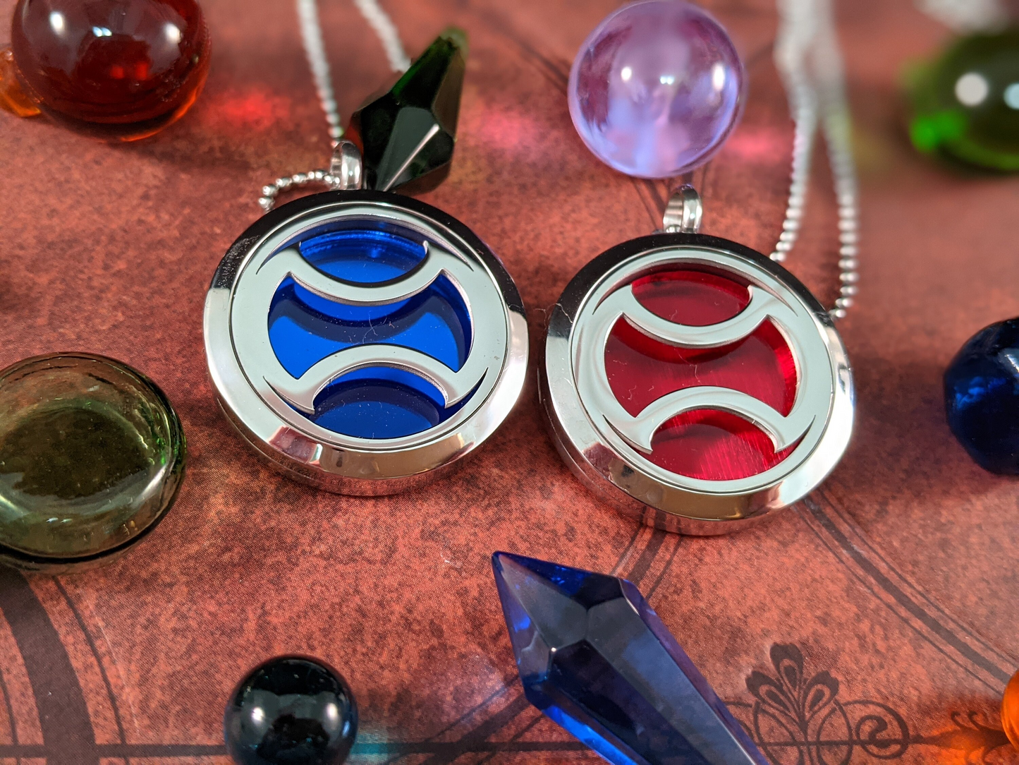 FFXIV Warrior Locket Necklace - Stainless Steel Magnetic Locket w/ Interchangeable Colors - Great Jewelry Gift for Final Fantasy XIV WAR Fans!