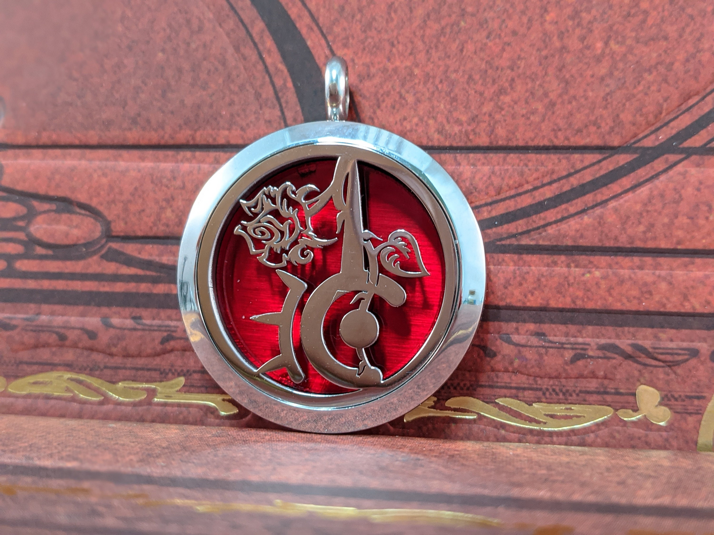 FFXIV Red Mage Locket Necklace - Stainless Steel Magnetic Locket w/ Interchangeable Colors - Great Jewelry Gift for Final Fantasy XIV RDM Fans!