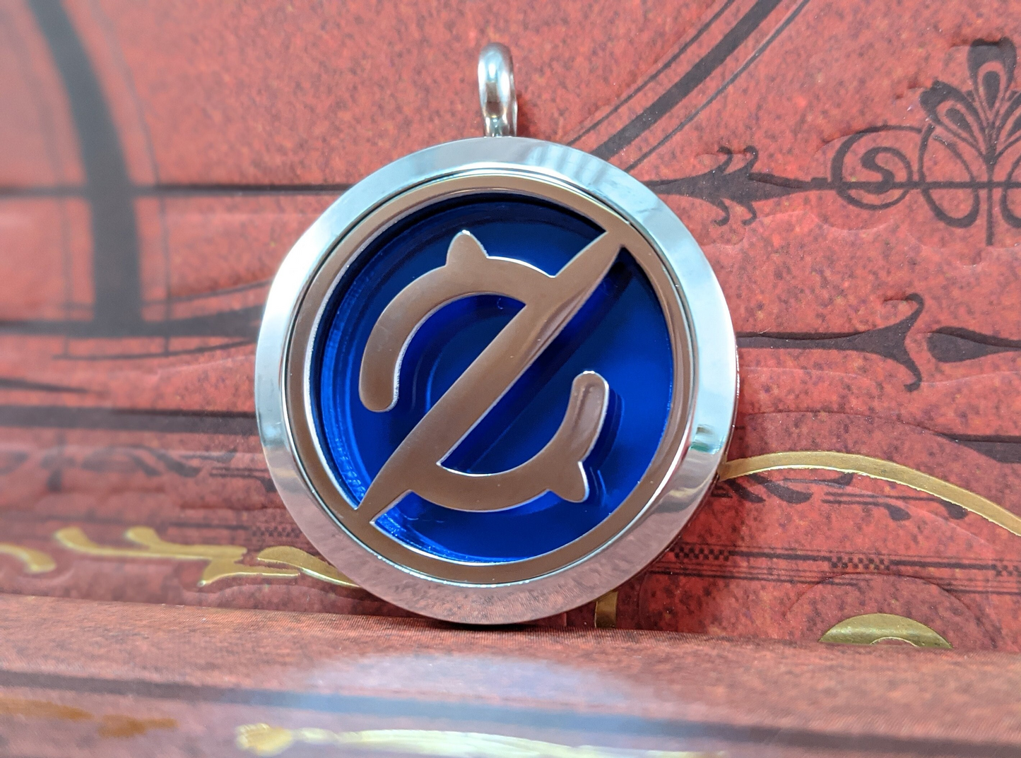 FFXIV Gunbreaker Locket Necklace - Stainless Steel Magnetic Locket w/ Interchangeable Colors - Great Jewelry Gift for Final Fantasy XIV GNB Fans!