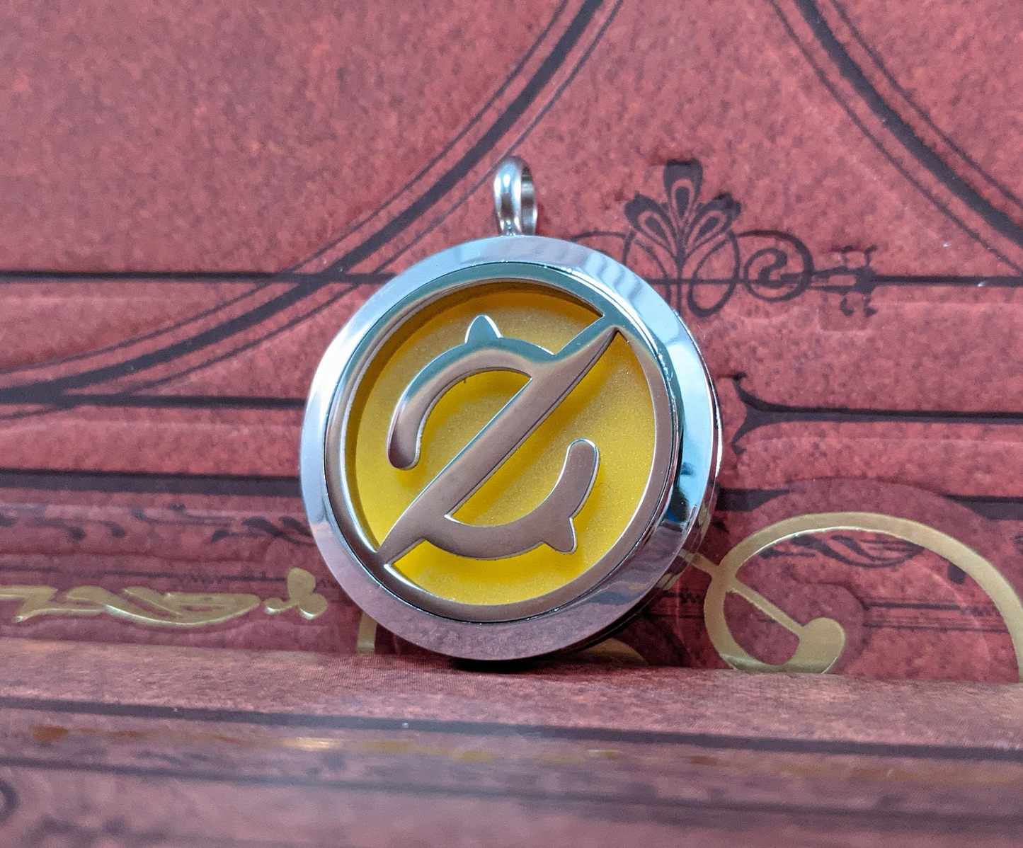 FFXIV Gunbreaker Locket Necklace - Stainless Steel Magnetic Locket w/ Interchangeable Colors - Great Jewelry Gift for Final Fantasy XIV GNB Fans!