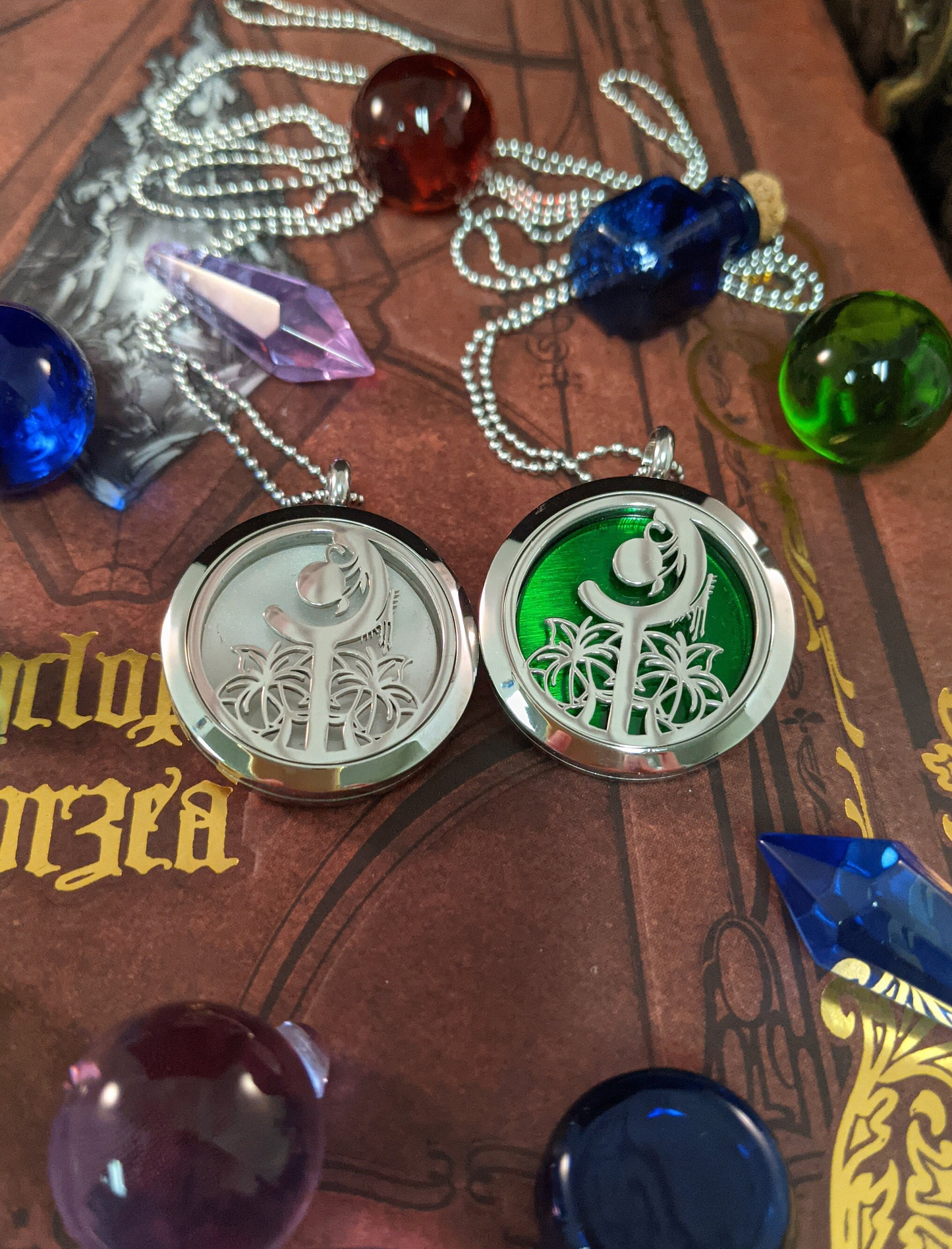 FFXIV White Mage Locket Necklace - Stainless Steel Magnetic Locket w/ Interchangeable Colors - Great Jewelry Gift for Final Fantasy XIV WHM Fans!