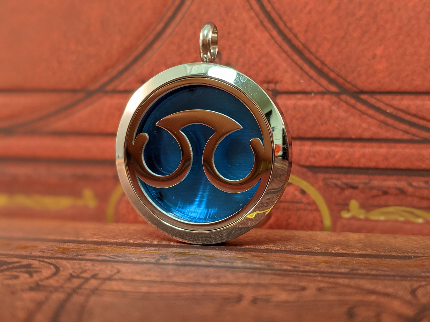 FFXIV Scholar Locket Necklace - Stainless Steel Magnetic Locket w/ Interchangeable Colors - Great Jewelry Gift for Final Fantasy XIV SCH Fans!