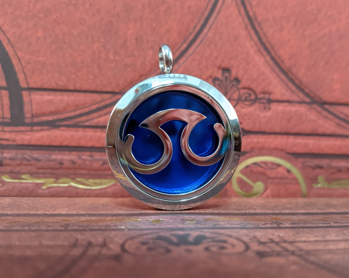 FFXIV Scholar Locket Necklace - Stainless Steel Magnetic Locket w/ Interchangeable Colors - Great Jewelry Gift for Final Fantasy XIV SCH Fans!