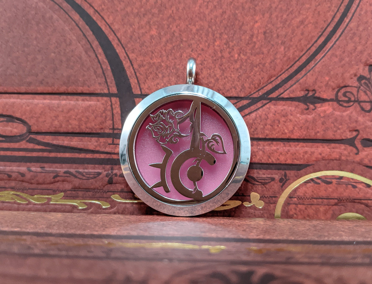 FFXIV Red Mage Locket Necklace - Stainless Steel Magnetic Locket w/ Interchangeable Colors - Great Jewelry Gift for Final Fantasy XIV RDM Fans!