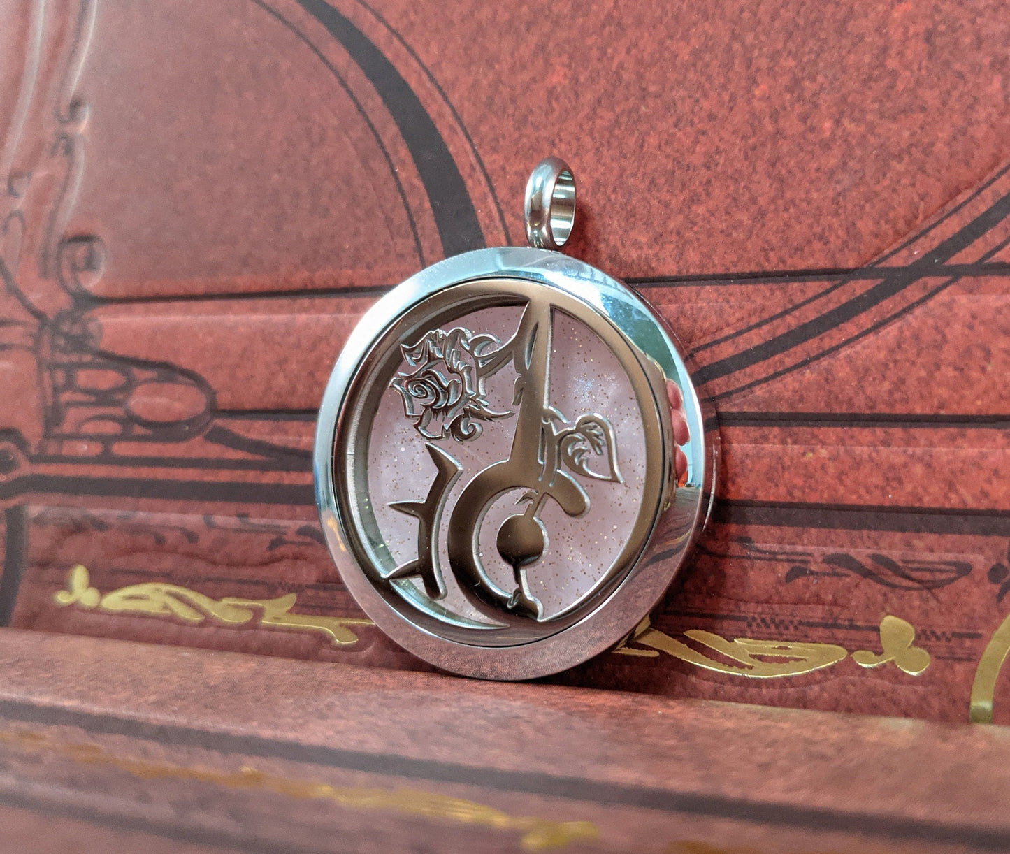 FFXIV Red Mage Locket Necklace - Stainless Steel Magnetic Locket w/ Interchangeable Colors - Great Jewelry Gift for Final Fantasy XIV RDM Fans!