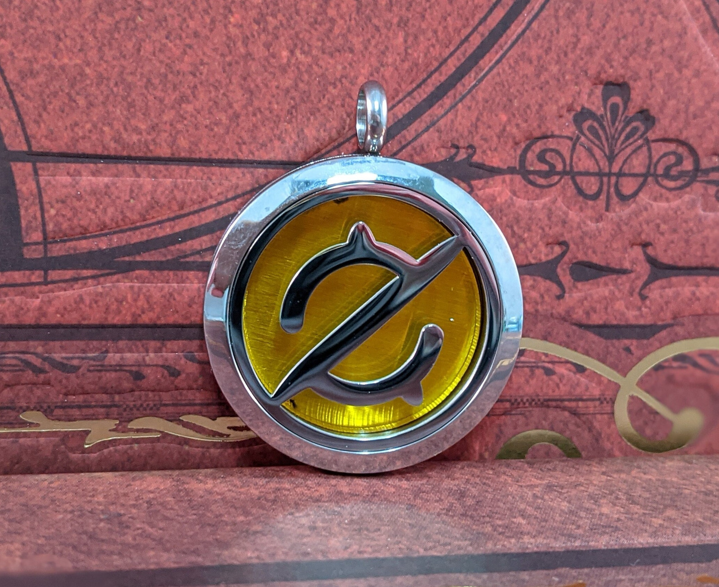 FFXIV Gunbreaker Locket Necklace - Stainless Steel Magnetic Locket w/ Interchangeable Colors - Great Jewelry Gift for Final Fantasy XIV GNB Fans!