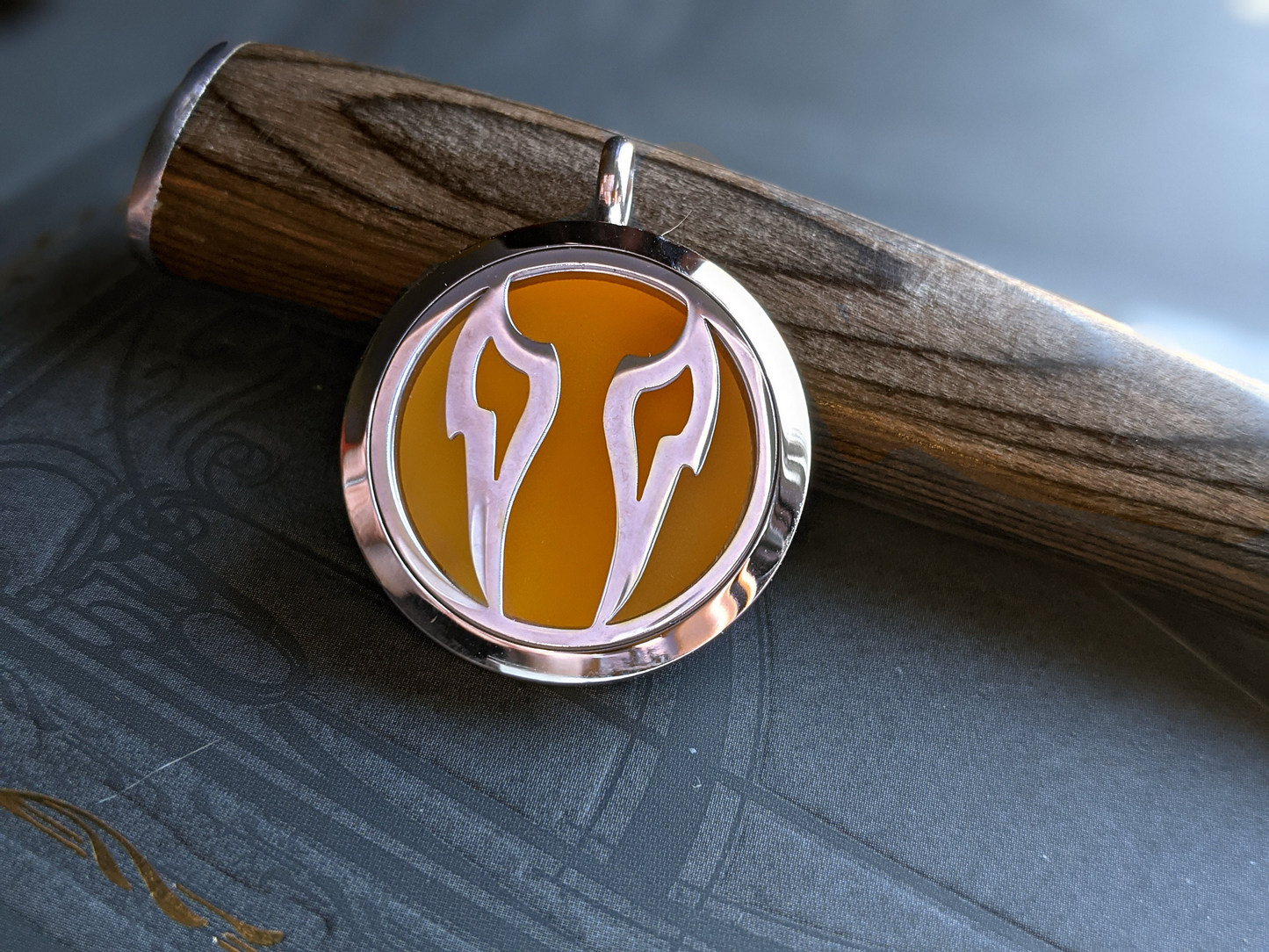 FFXIV Viper Locket Necklace - Stainless Steel Magnetic Locket w/ Interchangeable Colors - Great Jewelry Gift for Final Fantasy XIV VPR Fans!